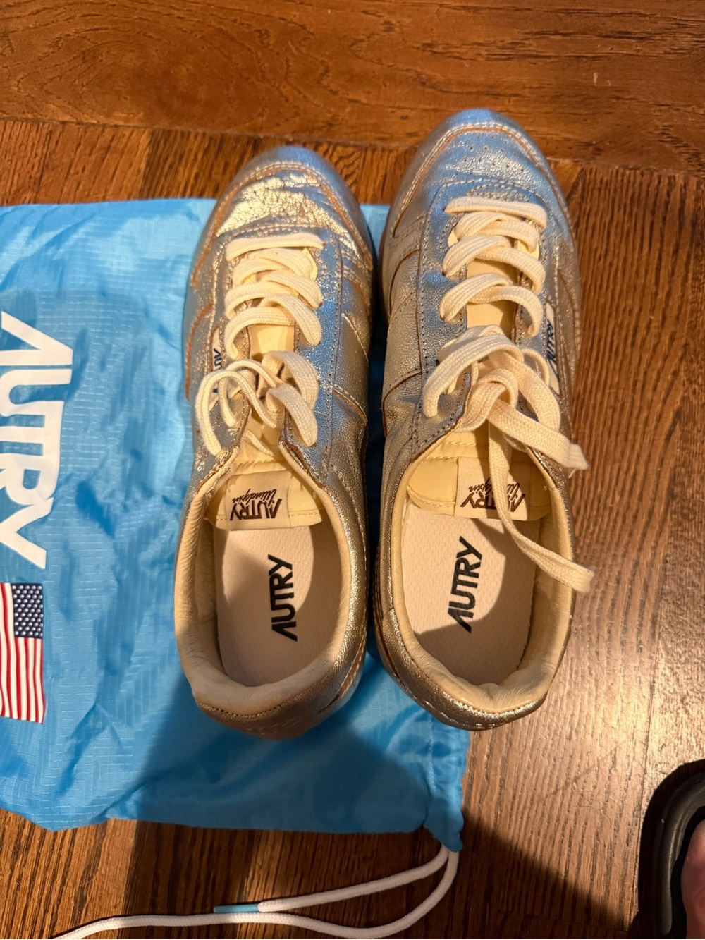 Autry Women's Gold Metallic Low-Top Sneakers